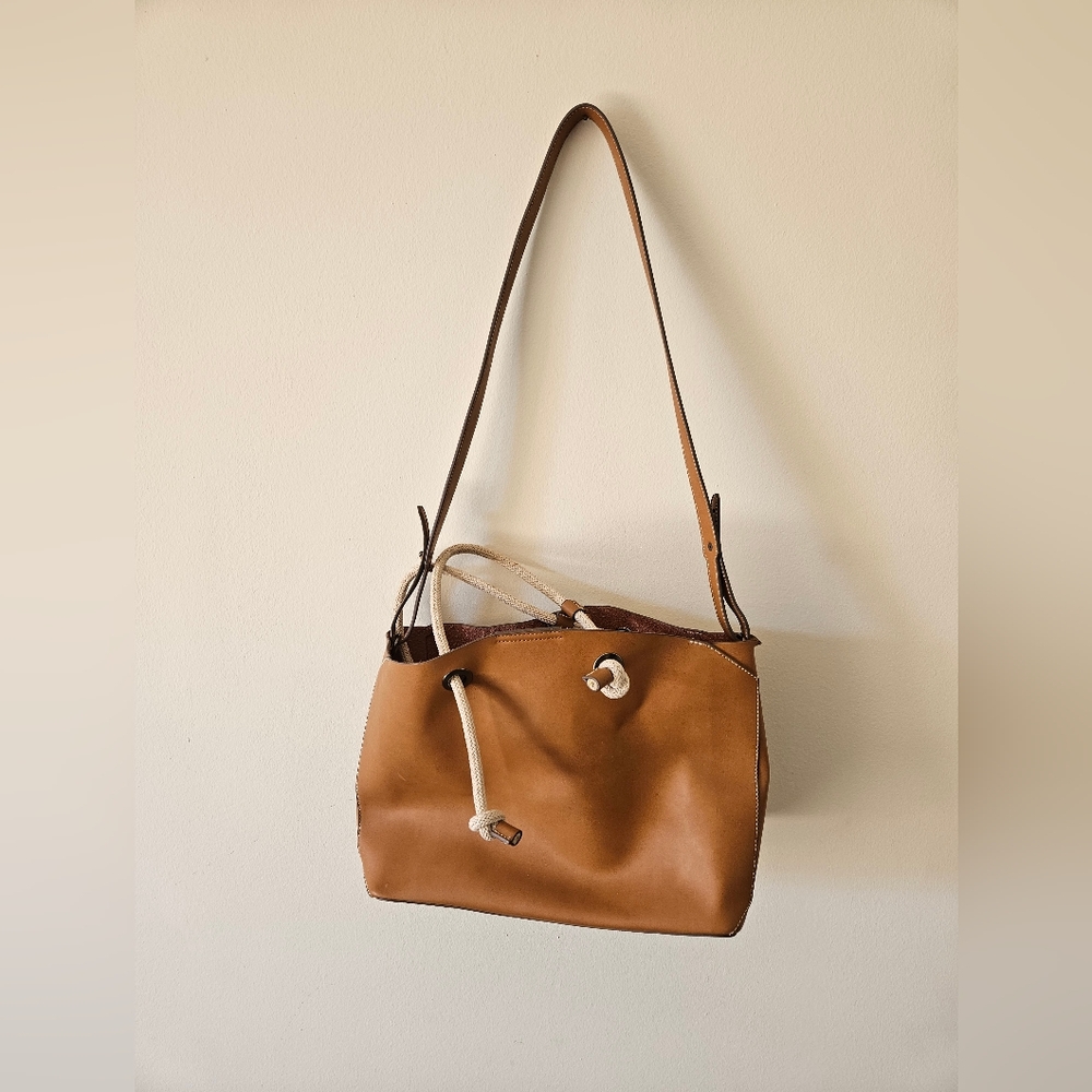 PARFOIS Leather Tote that includesRope Handles and Cotton/Canvas insert. EUC!